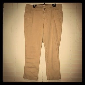 Old Navy Skinny Khaki Capris☀️